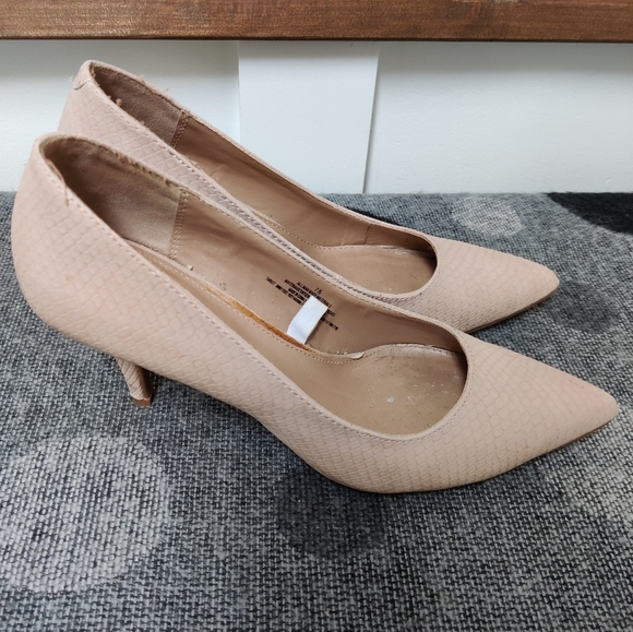 Merona Nude Heels - 7.5 - Picture 2 of 6